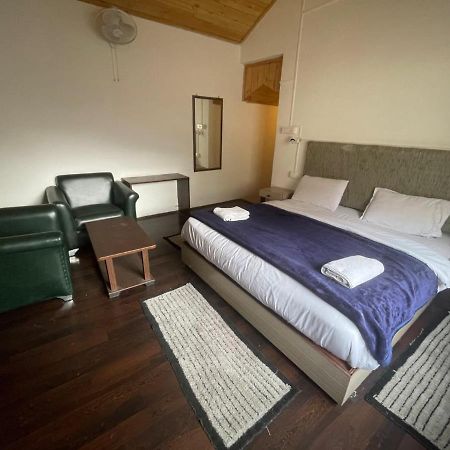 Flora Hills View Hotel Manāli Kültér fotó