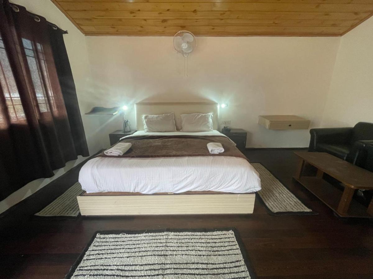 Flora Hills View Hotel Manāli Kültér fotó